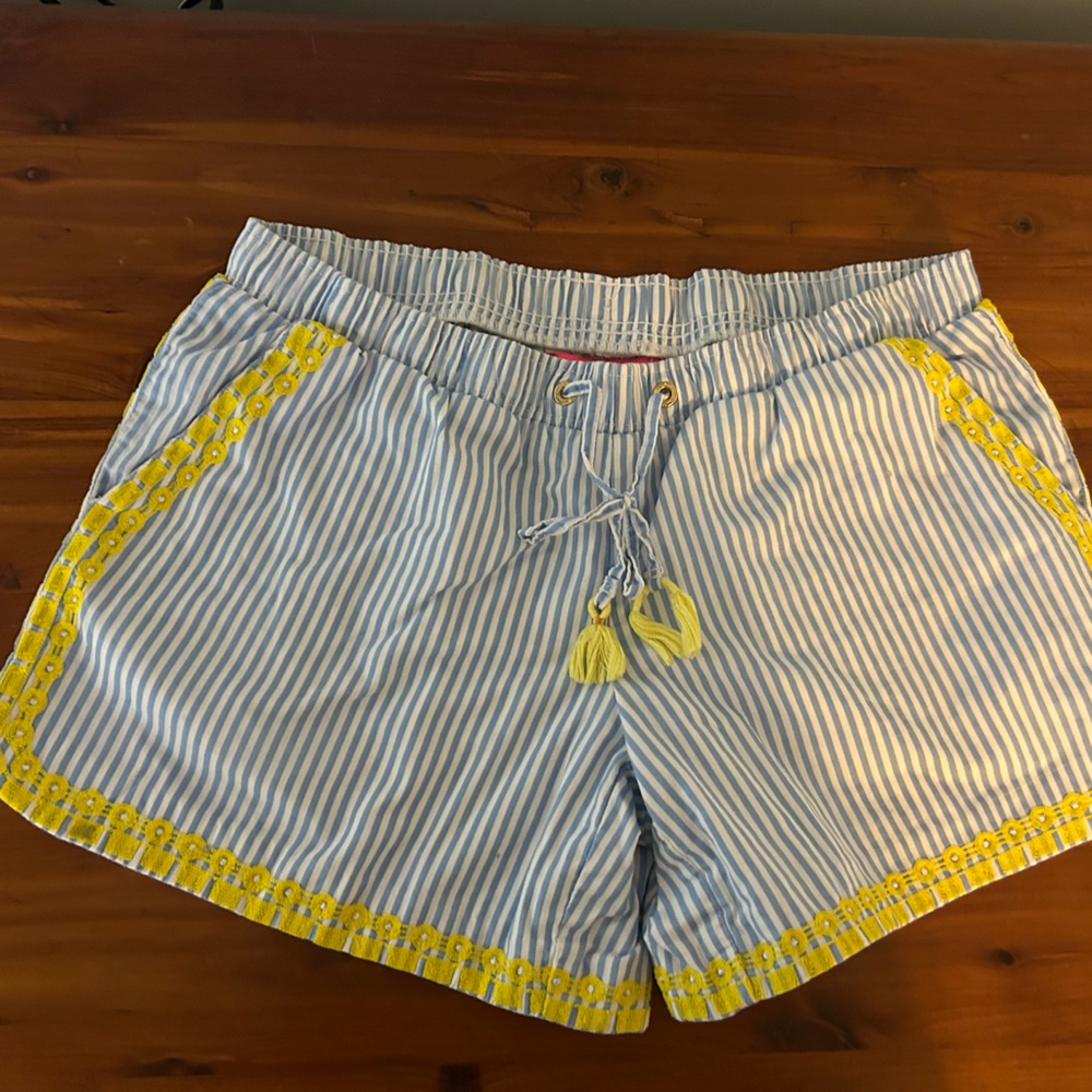 Lilly Pulitzer Katia size small women’s blue seersucker with yellow trim shorts